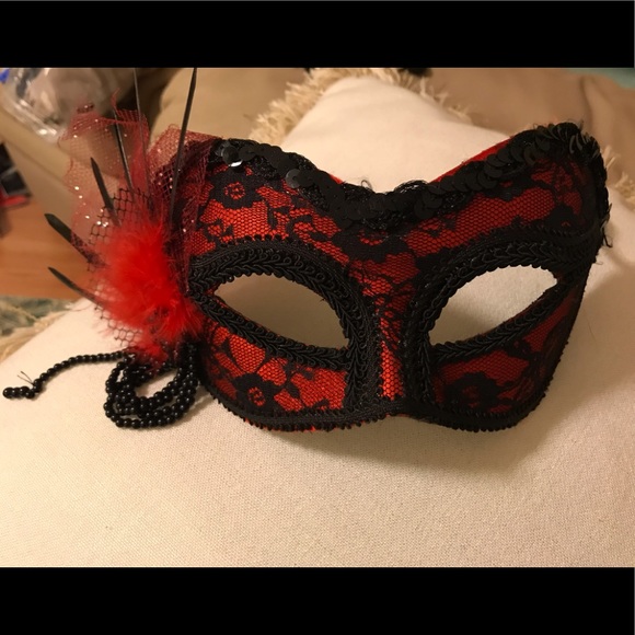 2 NWT masks - Picture 2 of 4